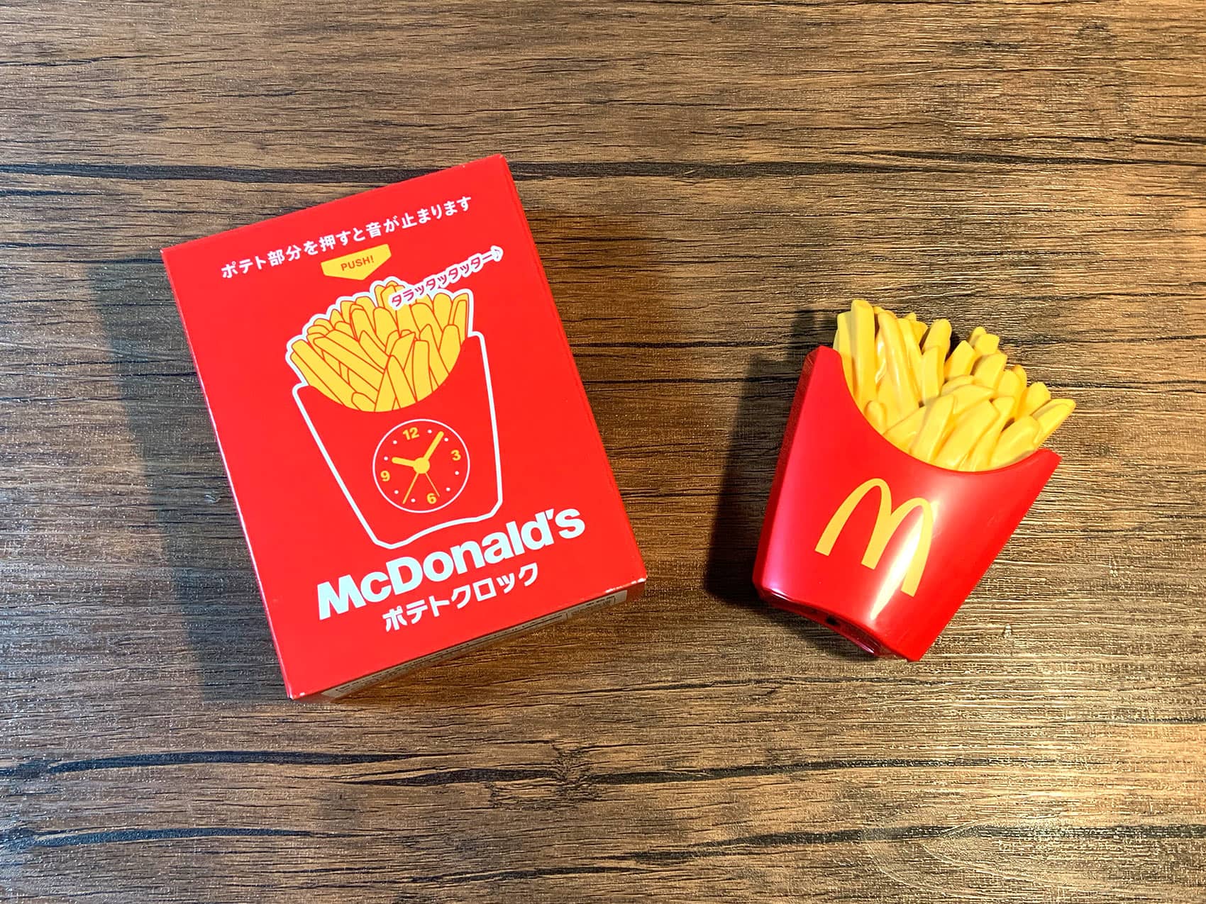 マクドナルドの福袋2021のポテトクロックにカバーをはめた写真