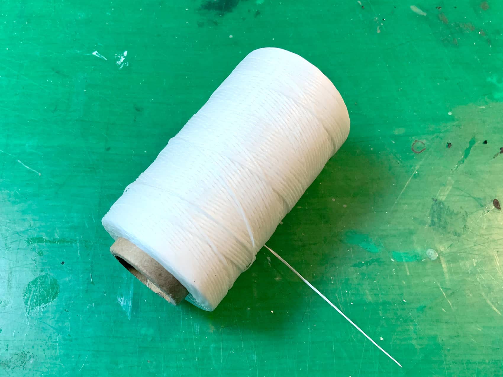 革用の蝋引きされた縫い糸