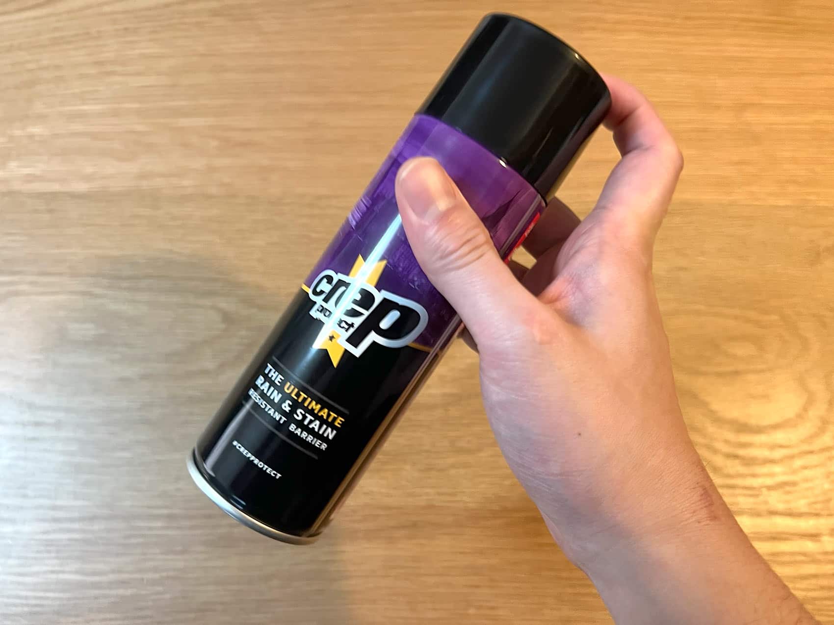 crep protectは缶をよく振ってから使います