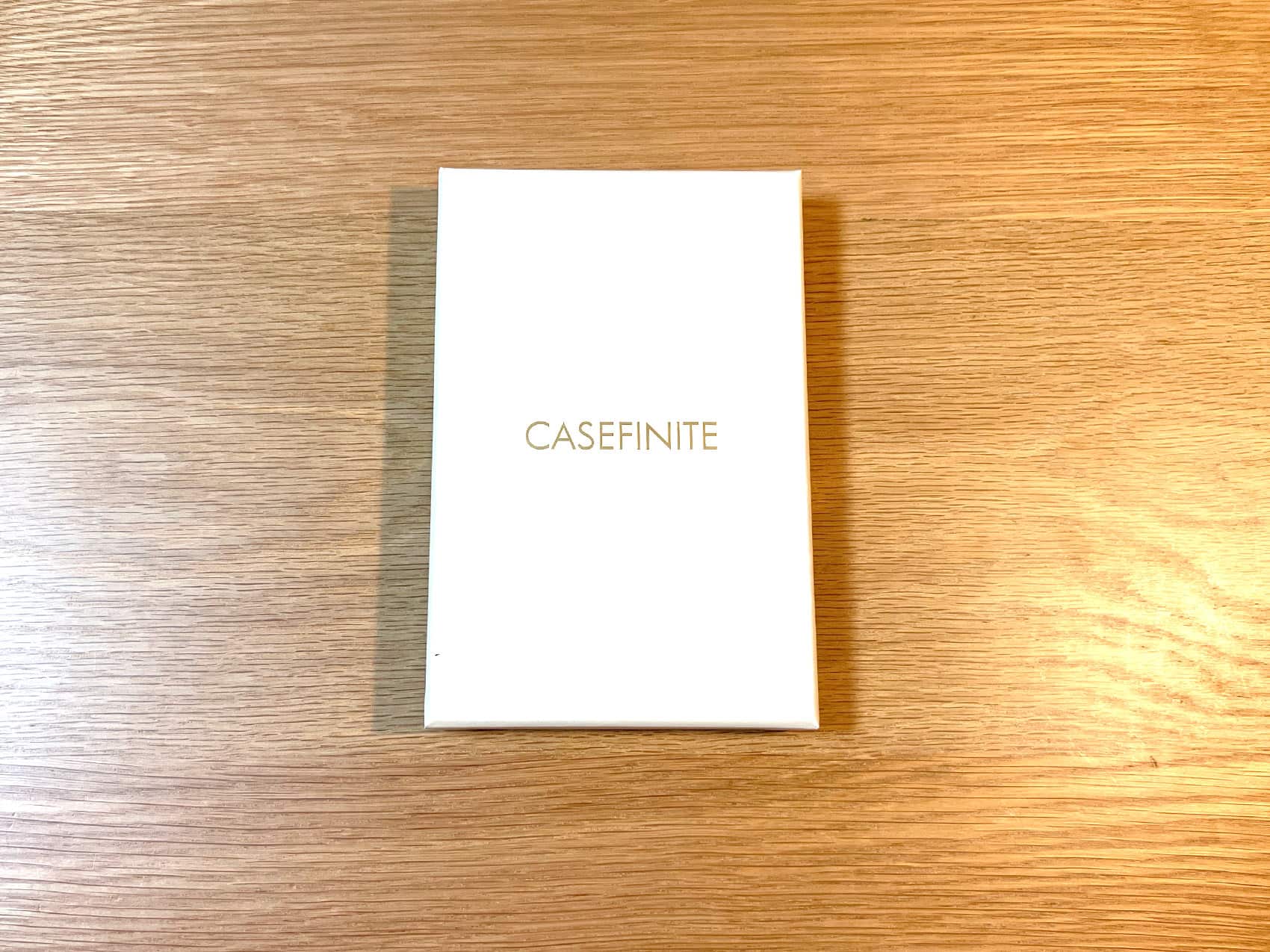 CASEFINITEのケースはかっこいい箱に入って届きます