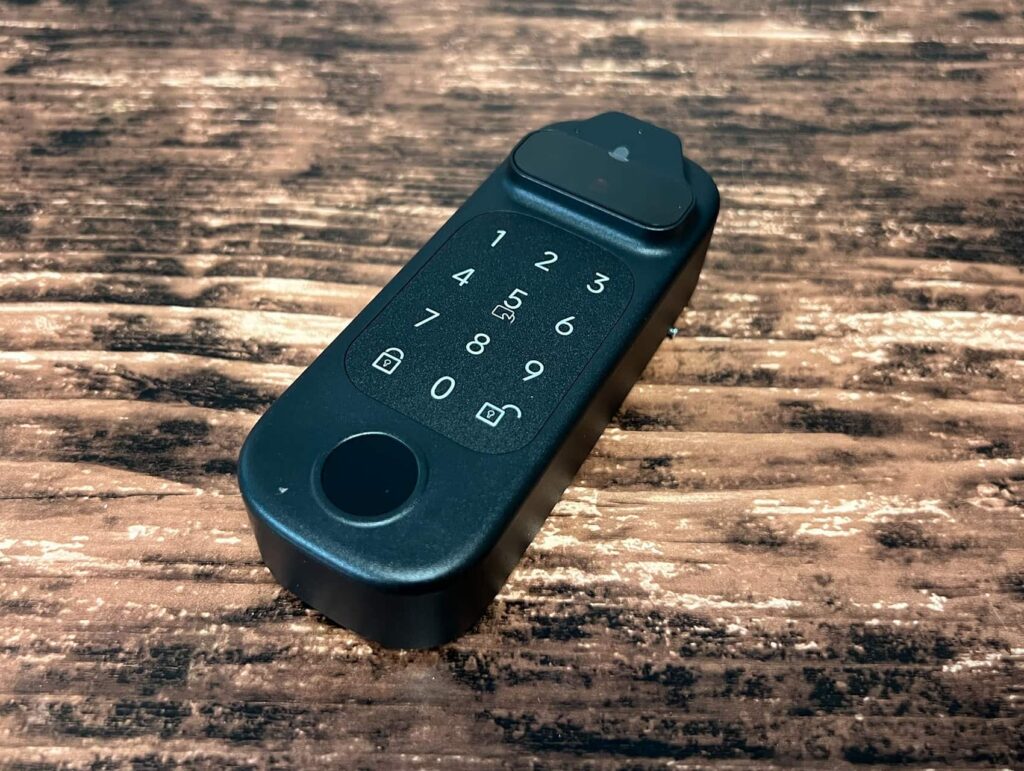 スマートロックSESAMEシリーズと連携する顔認証端末
