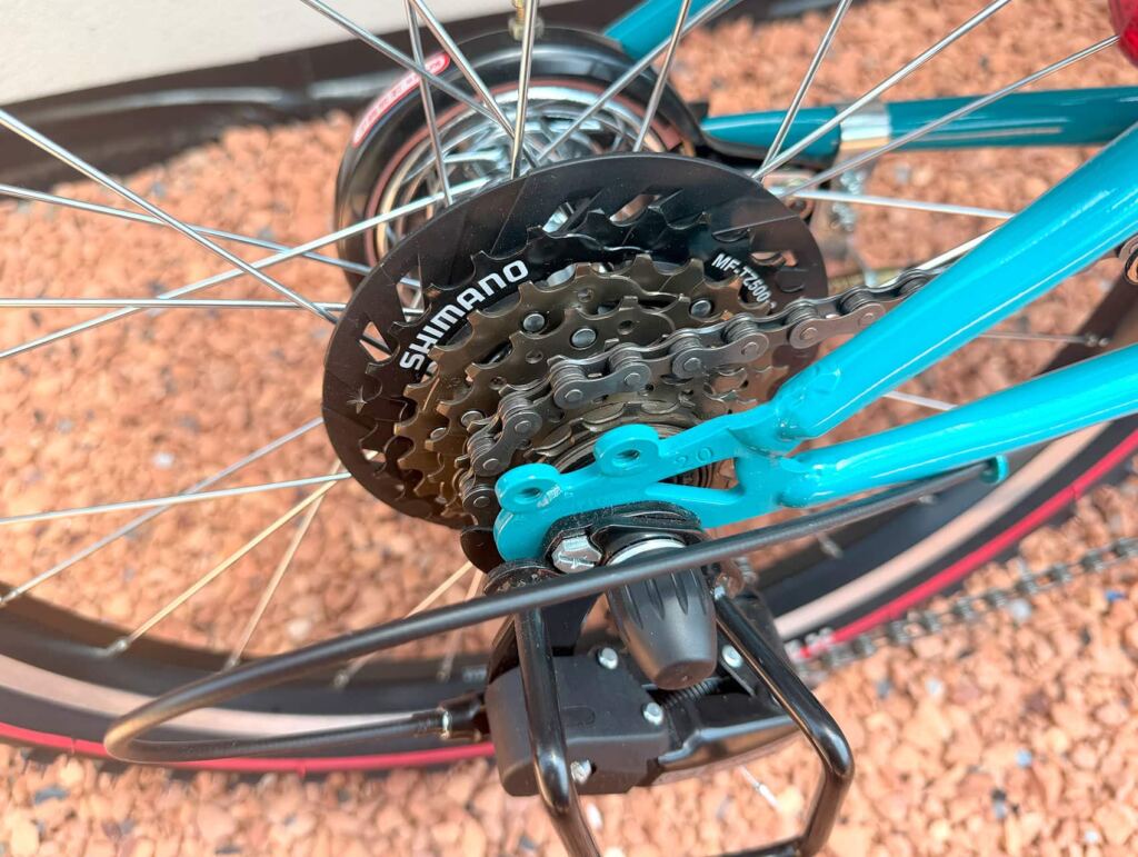 防錆剤を施工する前の自転車のチェーンとスプロケット