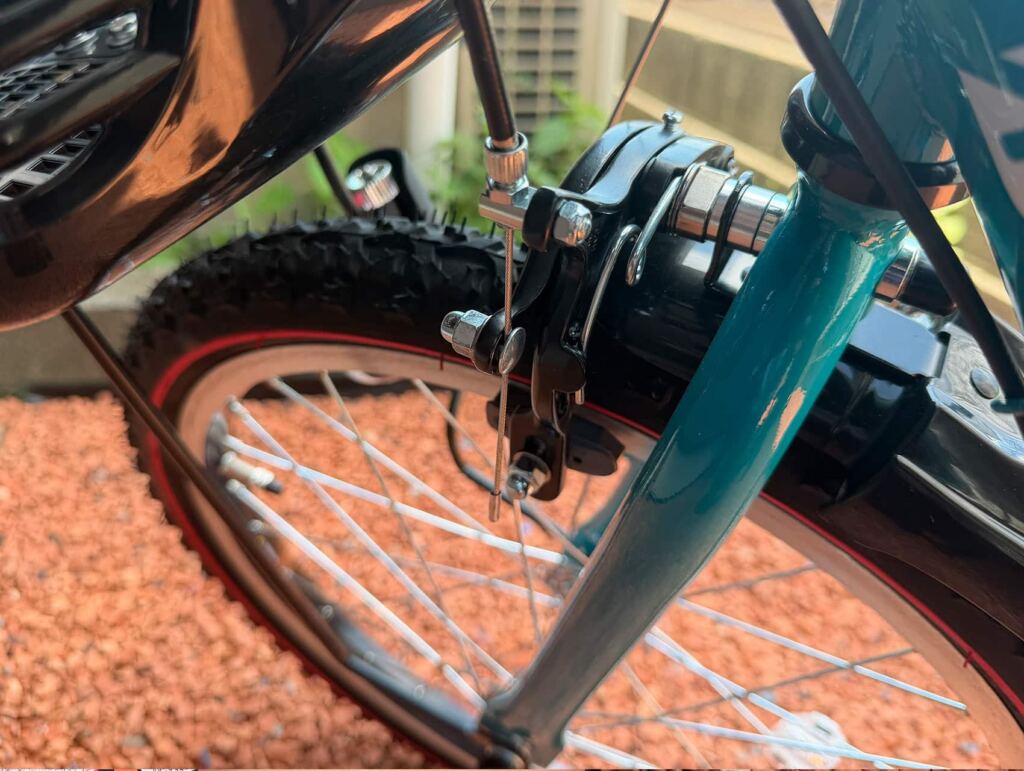 防錆剤を付着させないよう注意した自転車の前ブレーキとリム