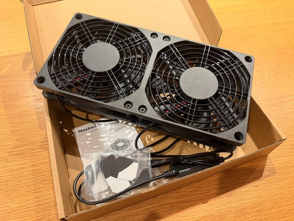 Mauknci USB冷却ファンの12cmファン2基を並べた本体